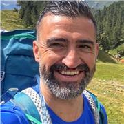 Maestro de Educación Primaria y Diplomado en Ciencias de la actividad físisca y deportiva.